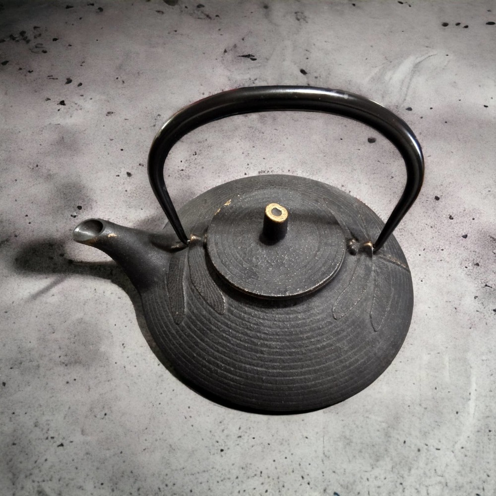 Iwachu Tersubin-Dragonfly Cast Iron Kettle